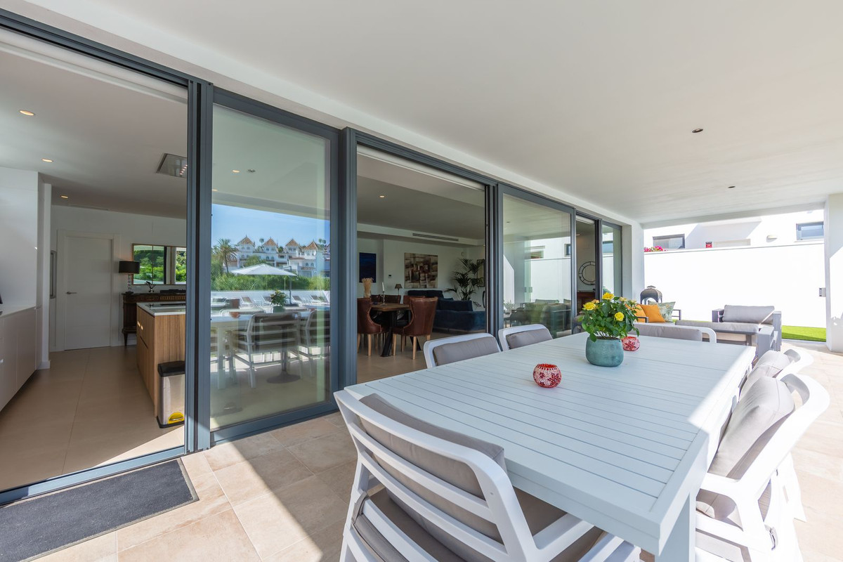 Huis te koop in La Duquesa | 4 slaapkamers H5287693