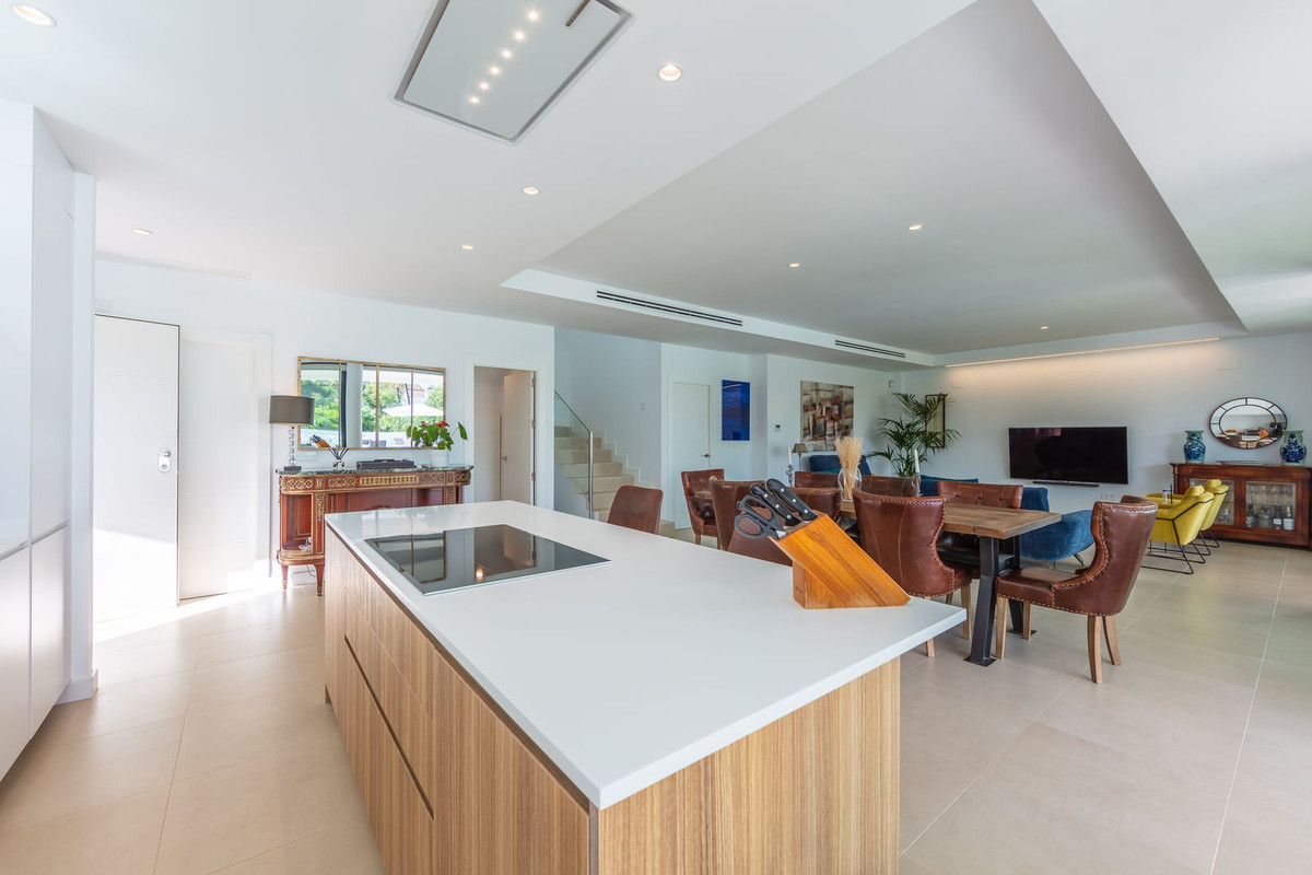 Huis te koop in La Duquesa | 4 slaapkamers H5287693