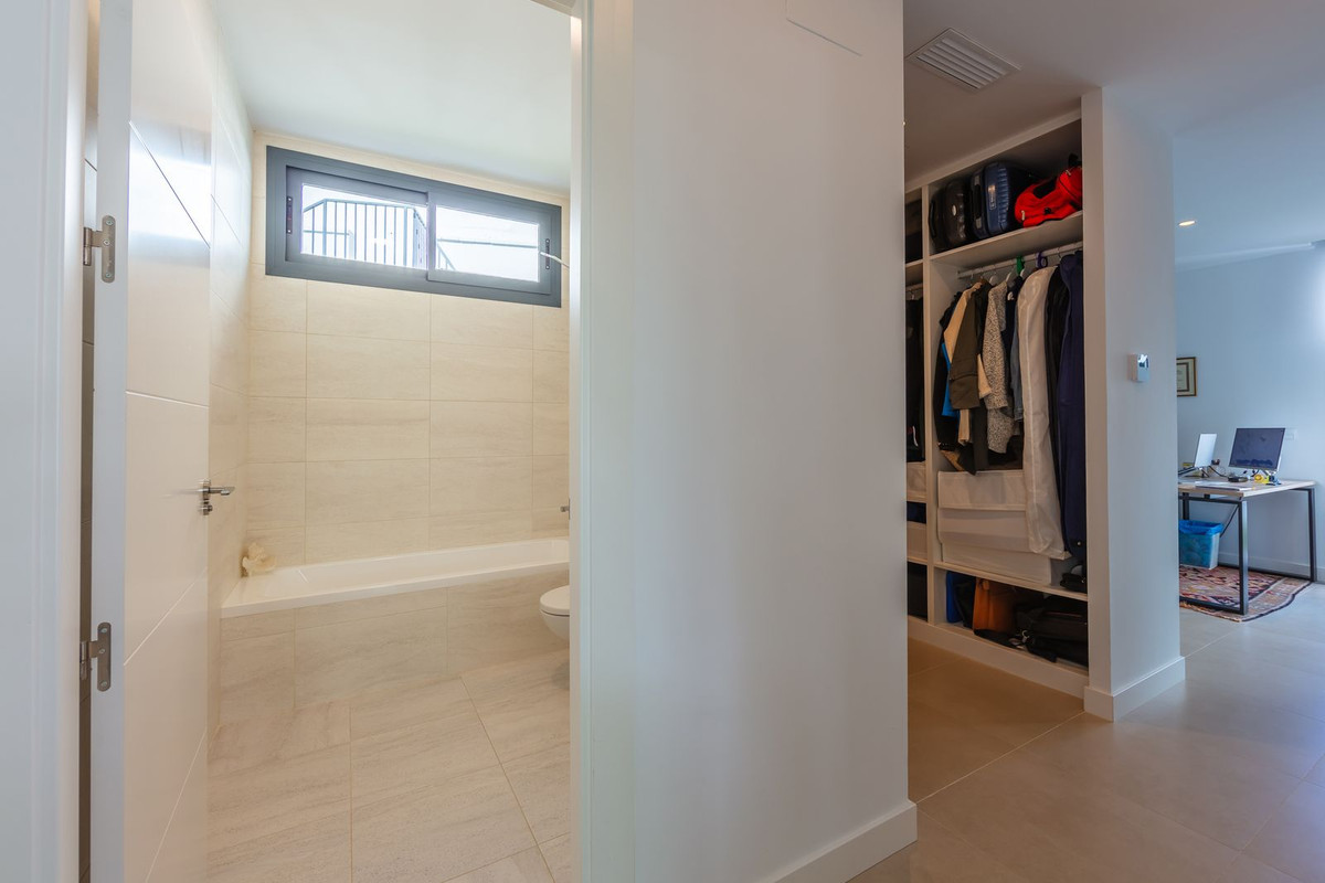 Huis te koop in La Duquesa | 4 slaapkamers H5287693