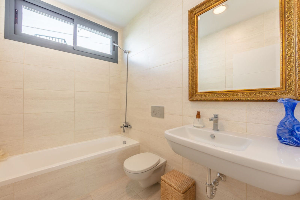 Huis te koop in La Duquesa | 4 slaapkamers H5287693