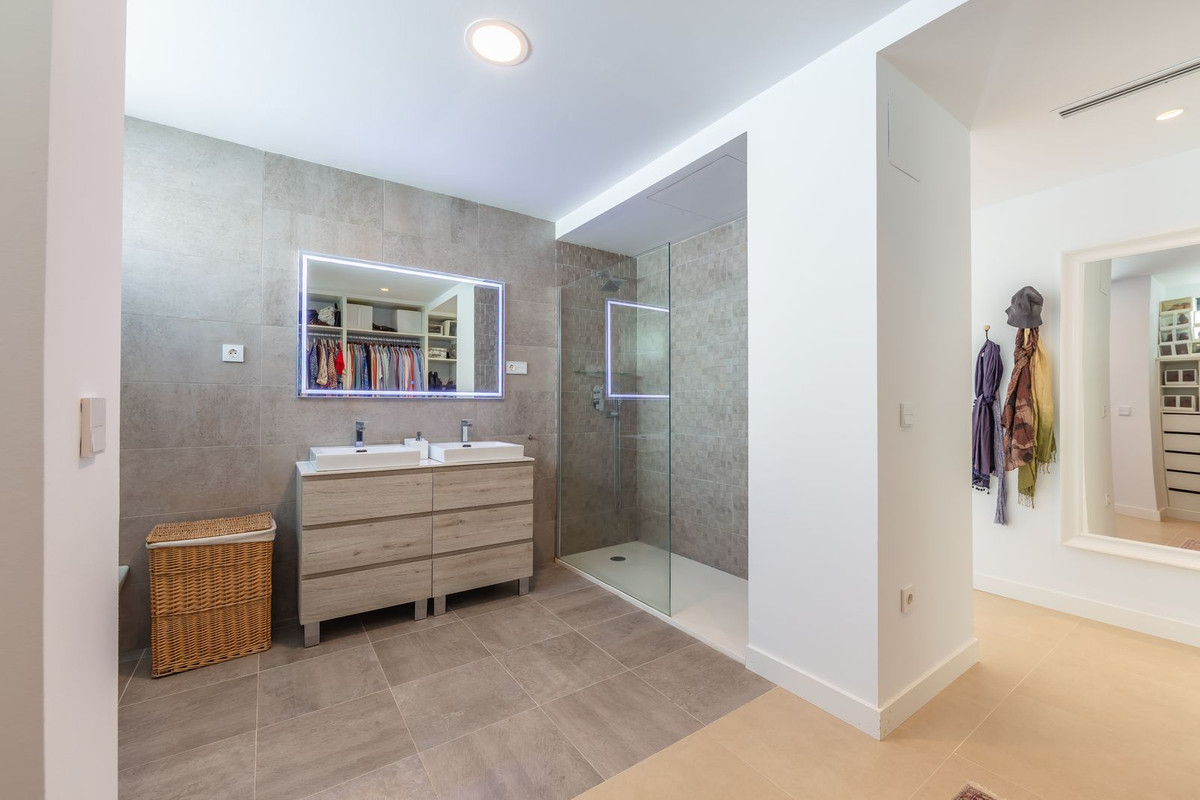 Huis te koop in La Duquesa | 4 slaapkamers H5287693