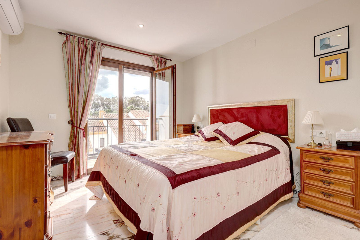 Huis te koop in La Duquesa | 4 slaapkamers H5324635