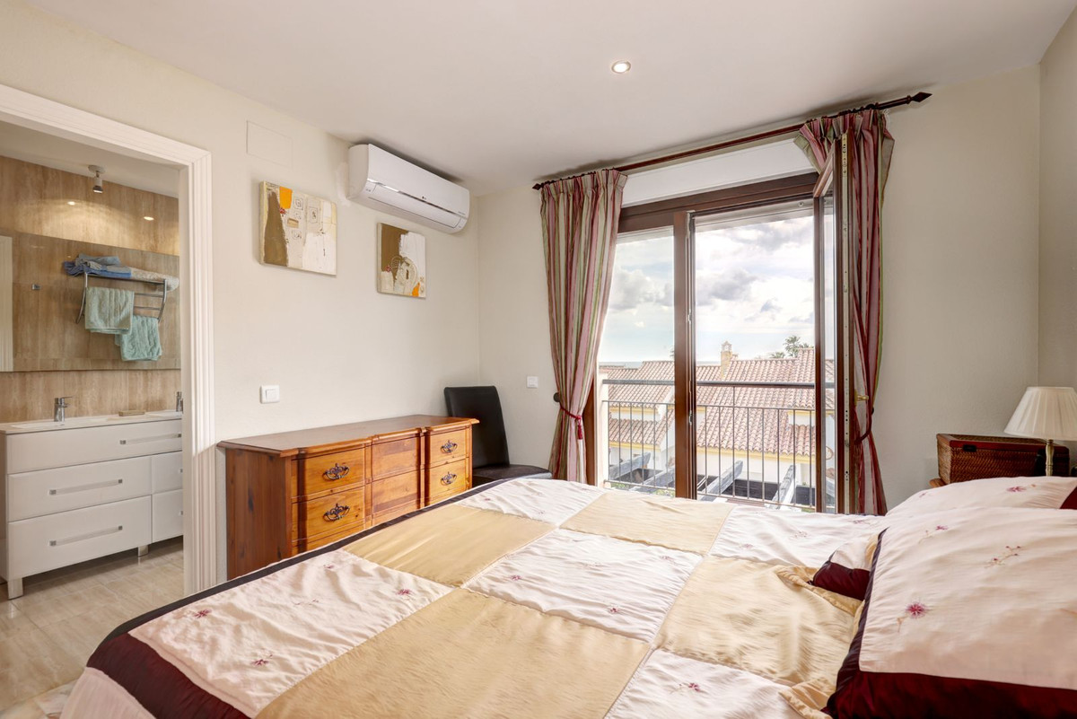 Huis te koop in La Duquesa | 4 slaapkamers H5324635