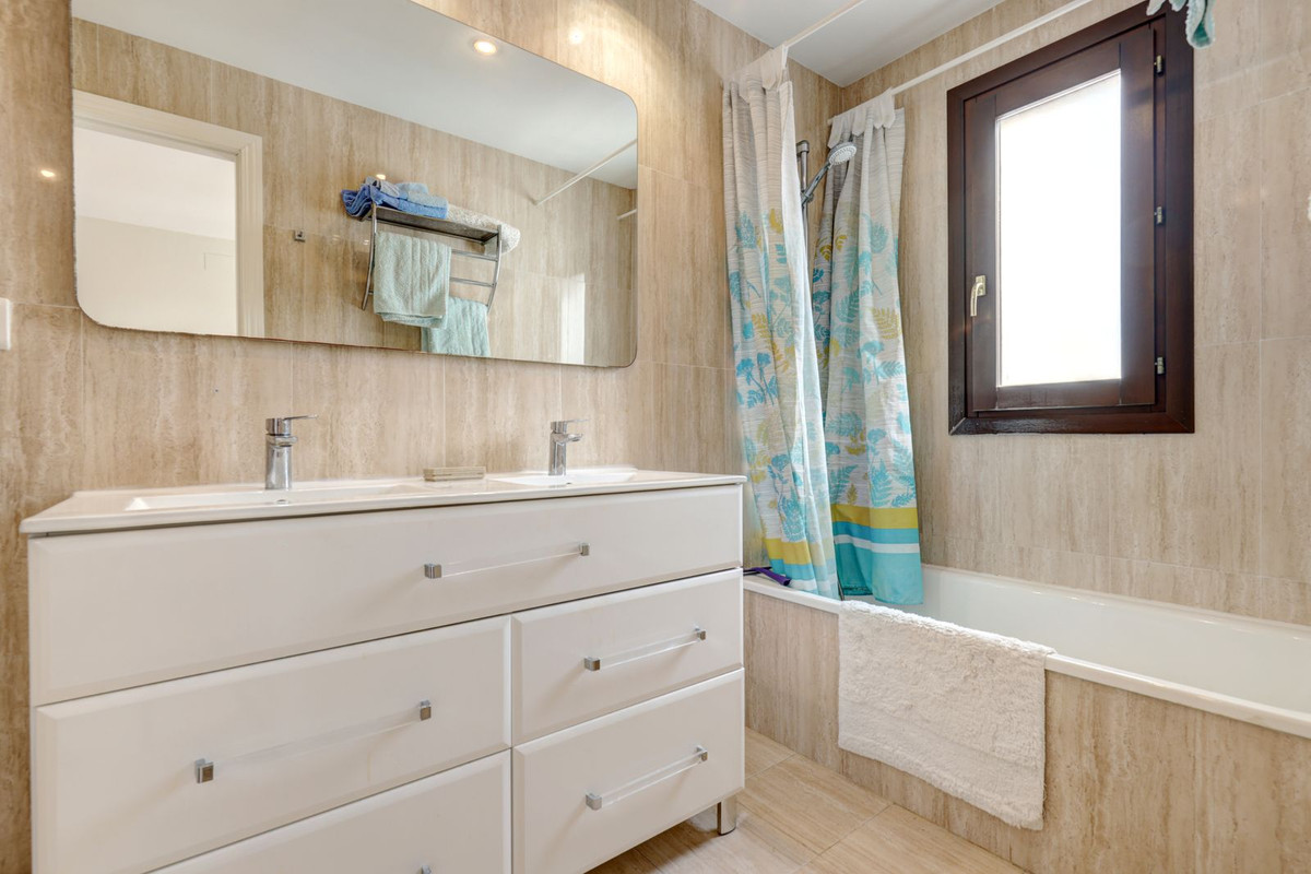 Huis te koop in La Duquesa | 4 slaapkamers H5324635