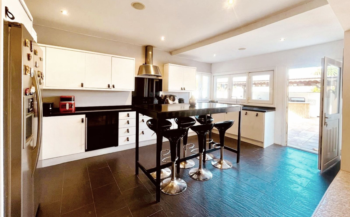 Huis te koop in La Duquesa | 4 slaapkamers H5342329