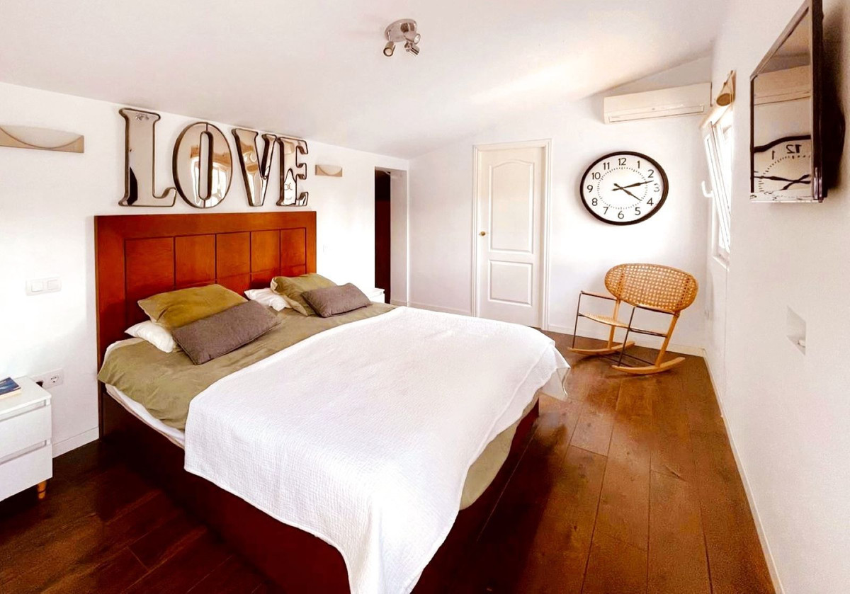 Huis te koop in La Duquesa | 4 slaapkamers H5342329