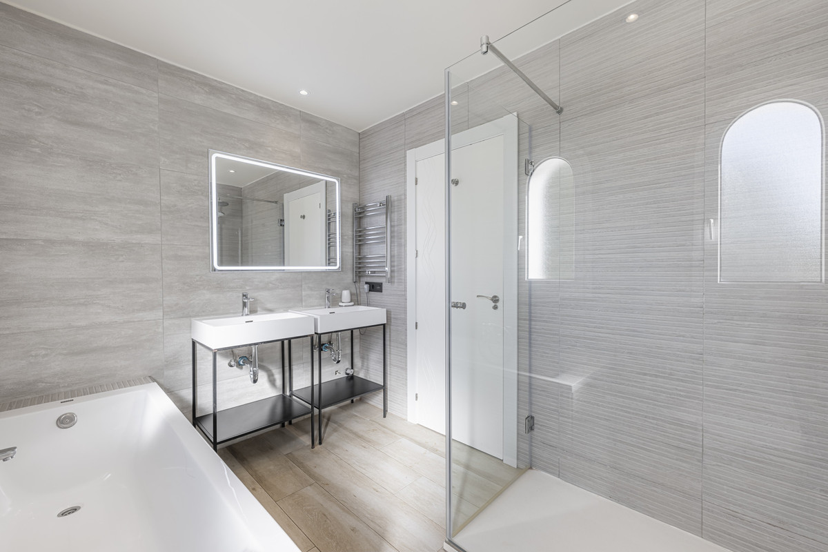 Huis te koop in La Duquesa | 6 slaapkamers H5358487