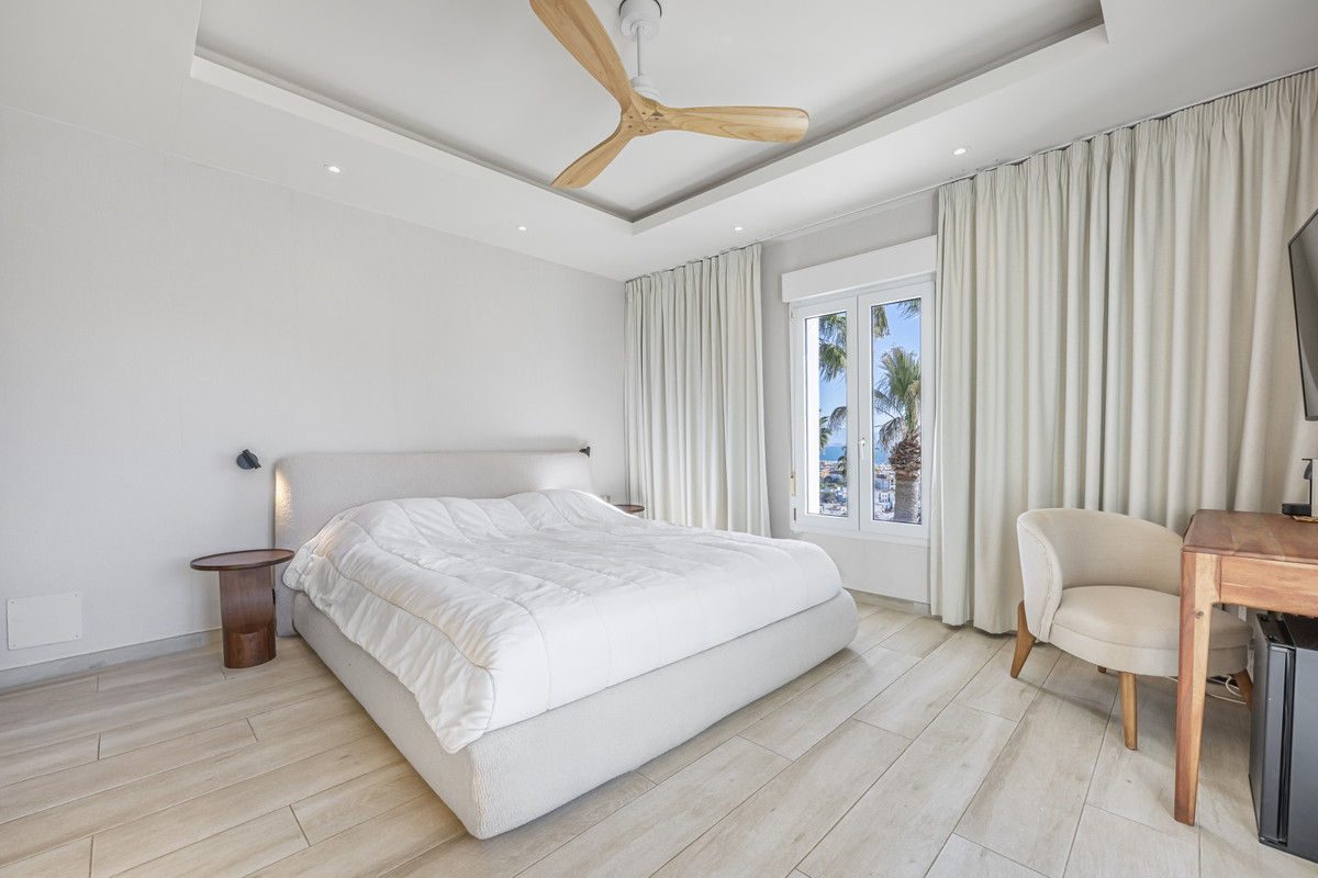 Huis te koop in La Duquesa | 6 slaapkamers H5358487