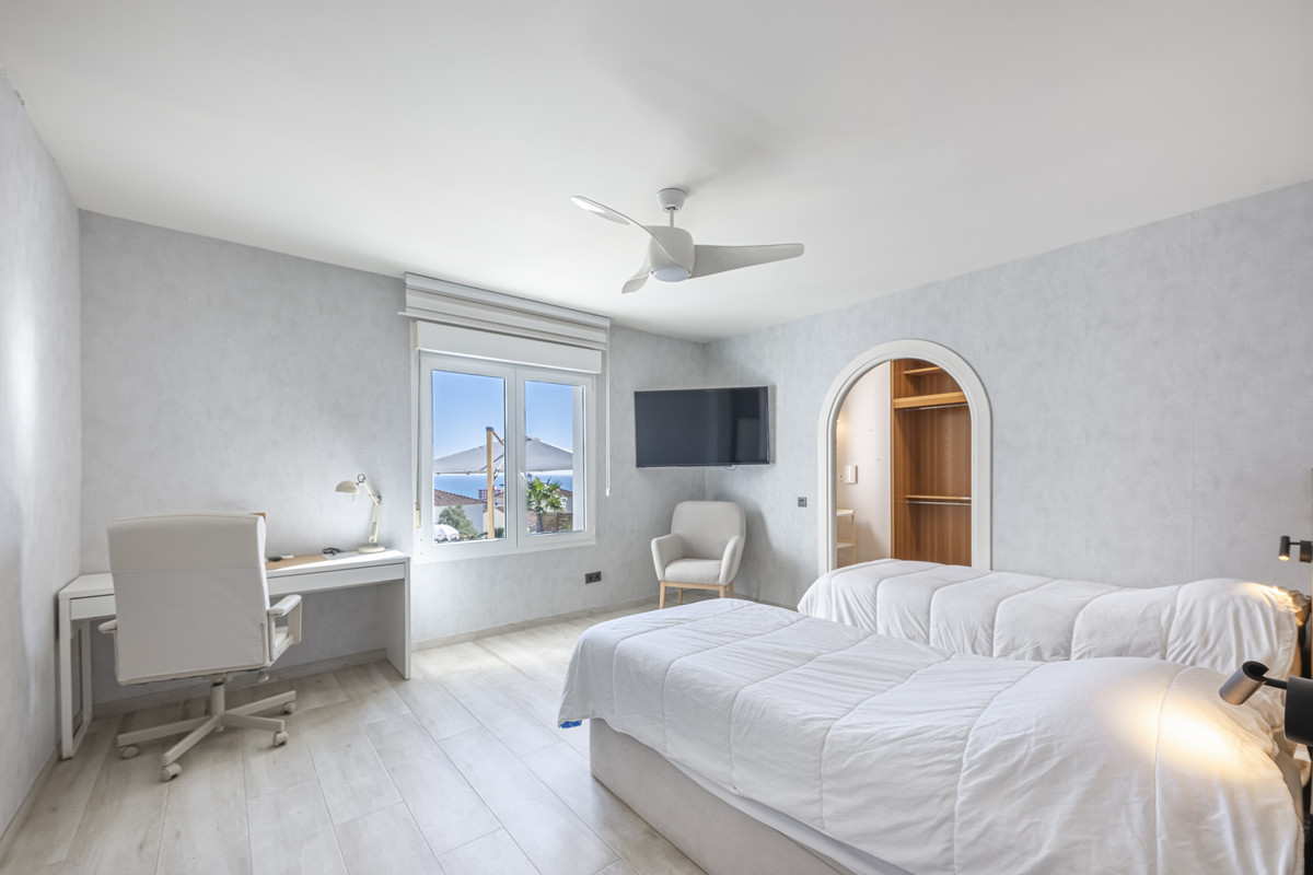 Huis te koop in La Duquesa | 6 slaapkamers H5358487