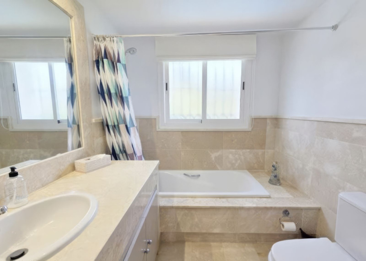 Huis te koop in La Duquesa | 4 slaapkamers H5365837