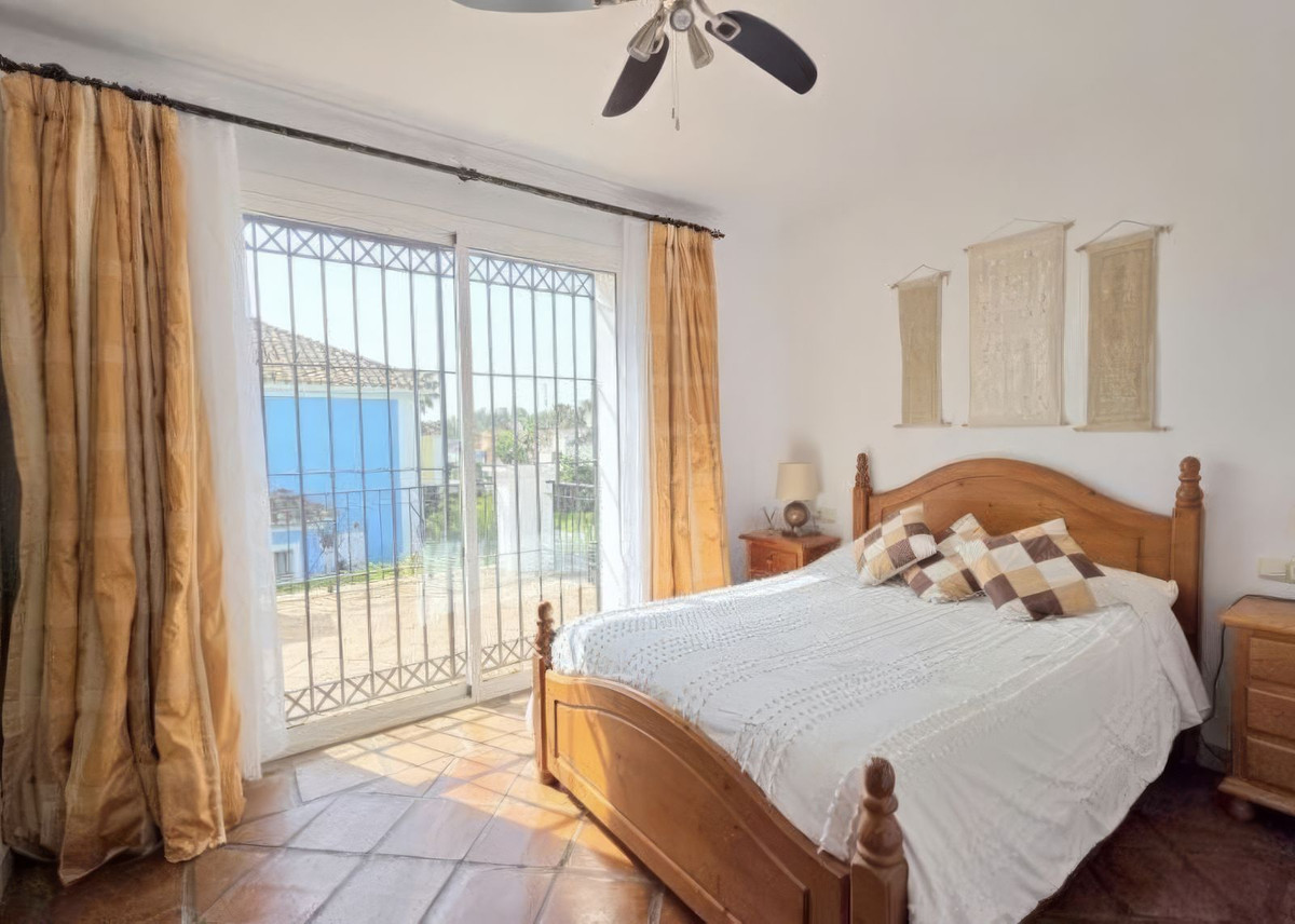 Huis te koop in La Duquesa | 4 slaapkamers H5365837