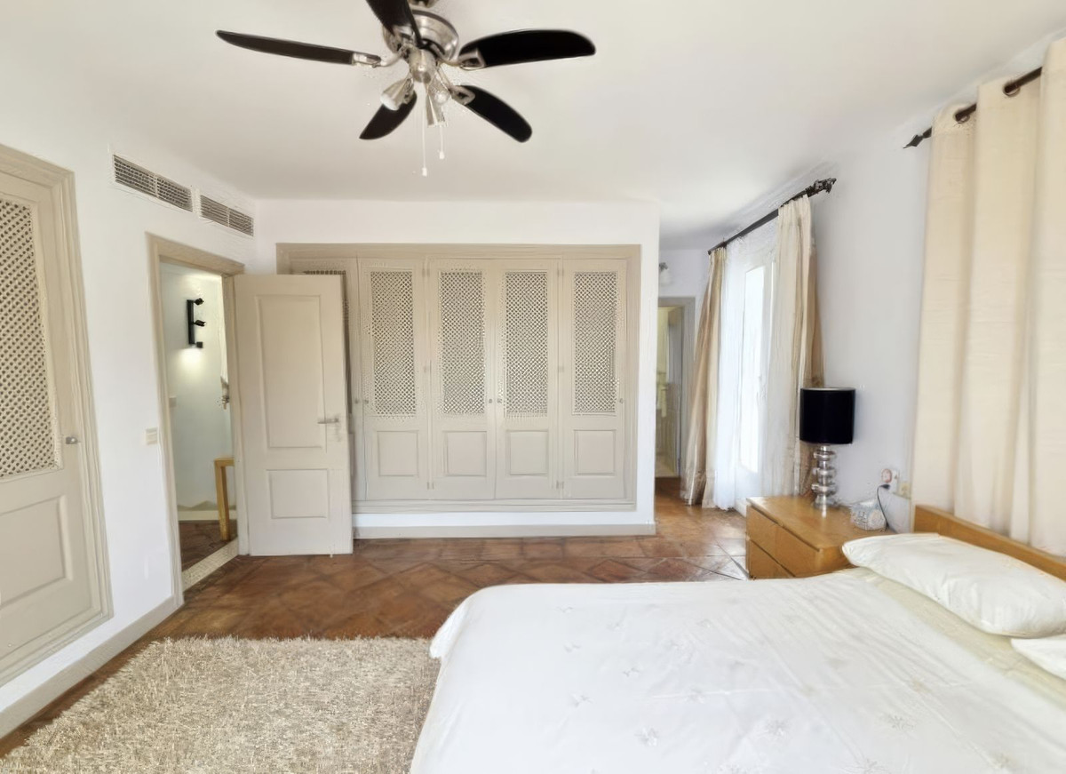 Huis te koop in La Duquesa | 4 slaapkamers H5365837