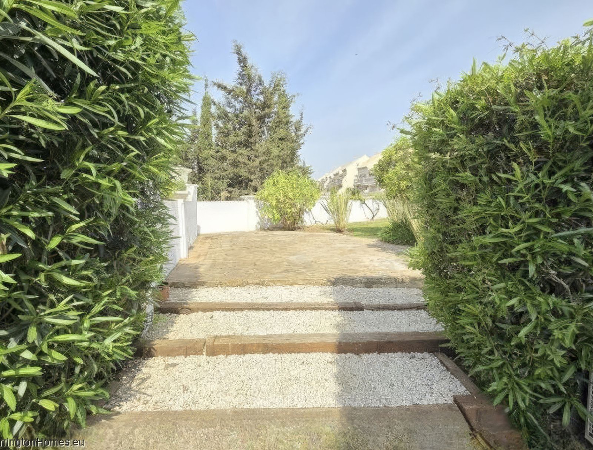 Huis te koop in La Duquesa | 4 slaapkamers H5365837