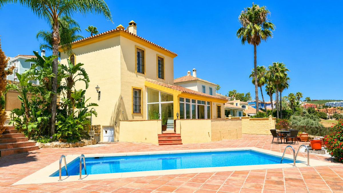Huis te koop in La Duquesa | 5 slaapkamers H5442166