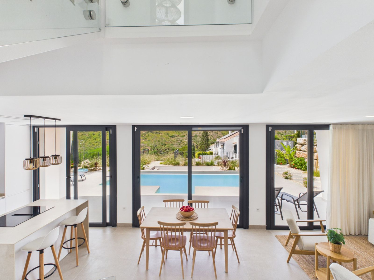 Huis te koop in La Duquesa | 4 slaapkamers H5447308