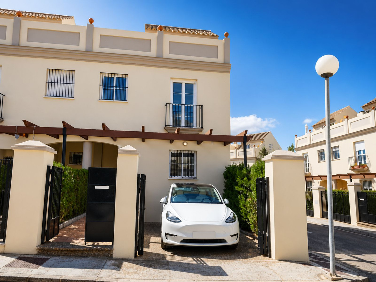 Huis te koop in La Duquesa | 3 slaapkamers H5467717