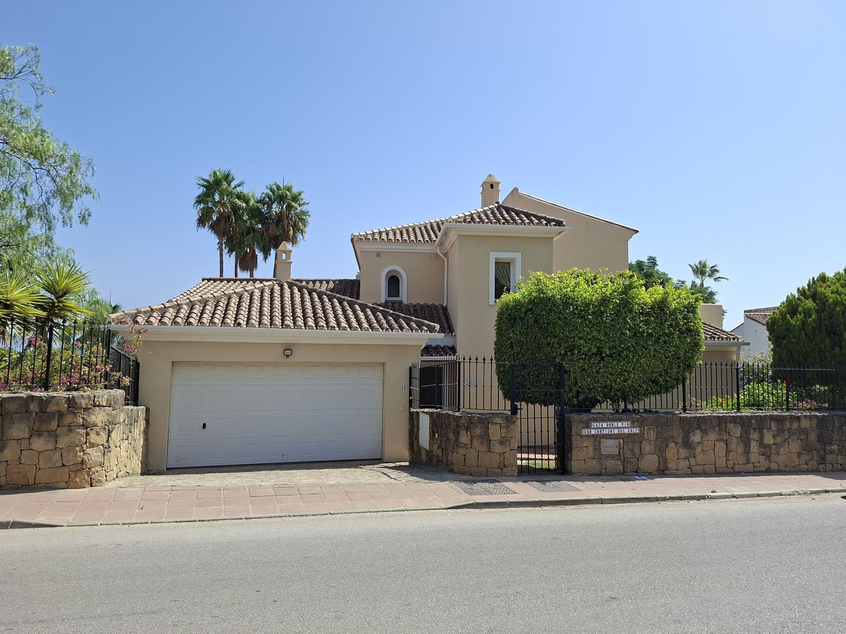 Huis te koop in La Duquesa | 4 slaapkamers H5477326