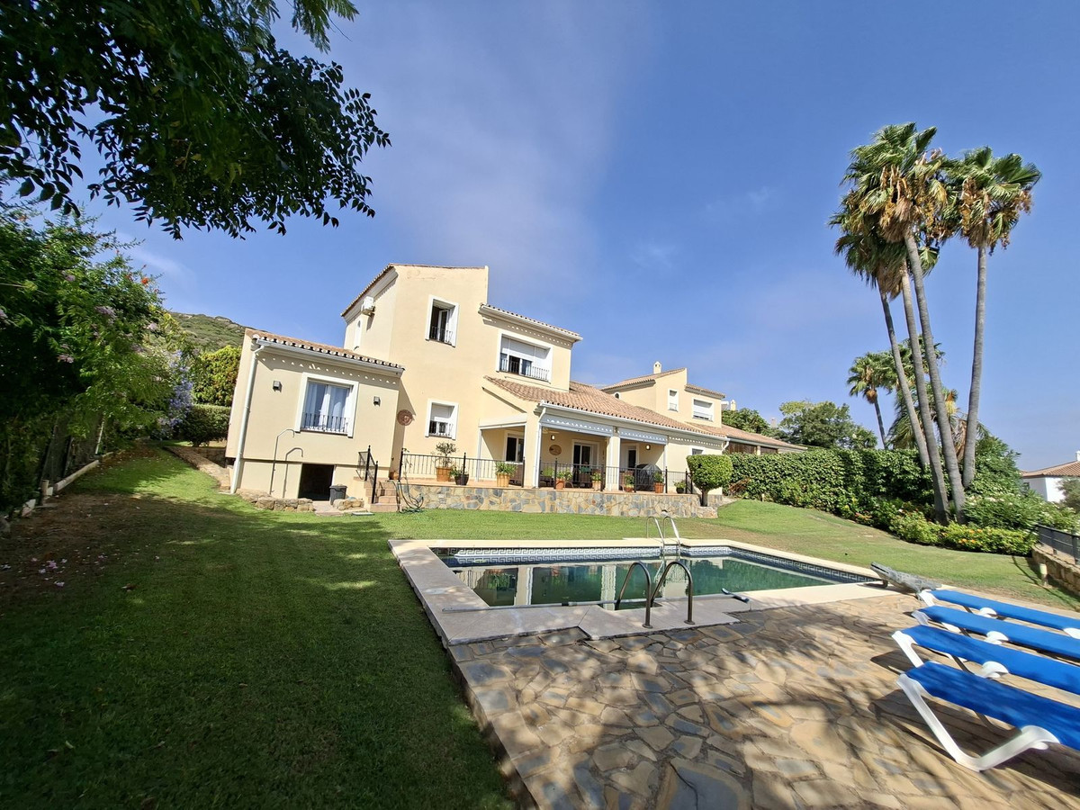 Huis te koop in La Duquesa | 4 slaapkamers H5477326