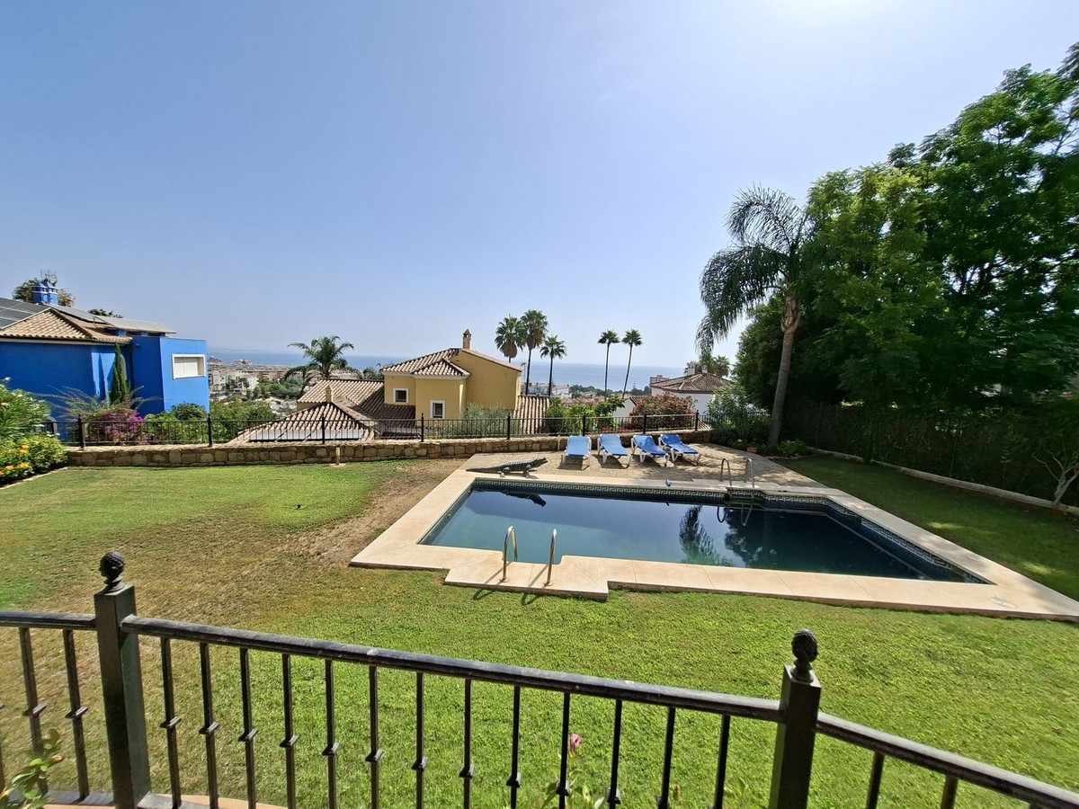 Huis te koop in La Duquesa | 4 slaapkamers H5477326