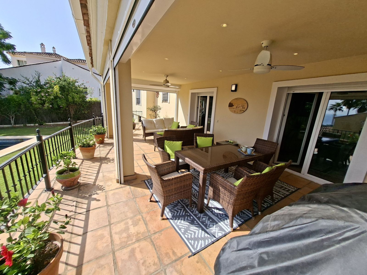 Huis te koop in La Duquesa | 4 slaapkamers H5477326