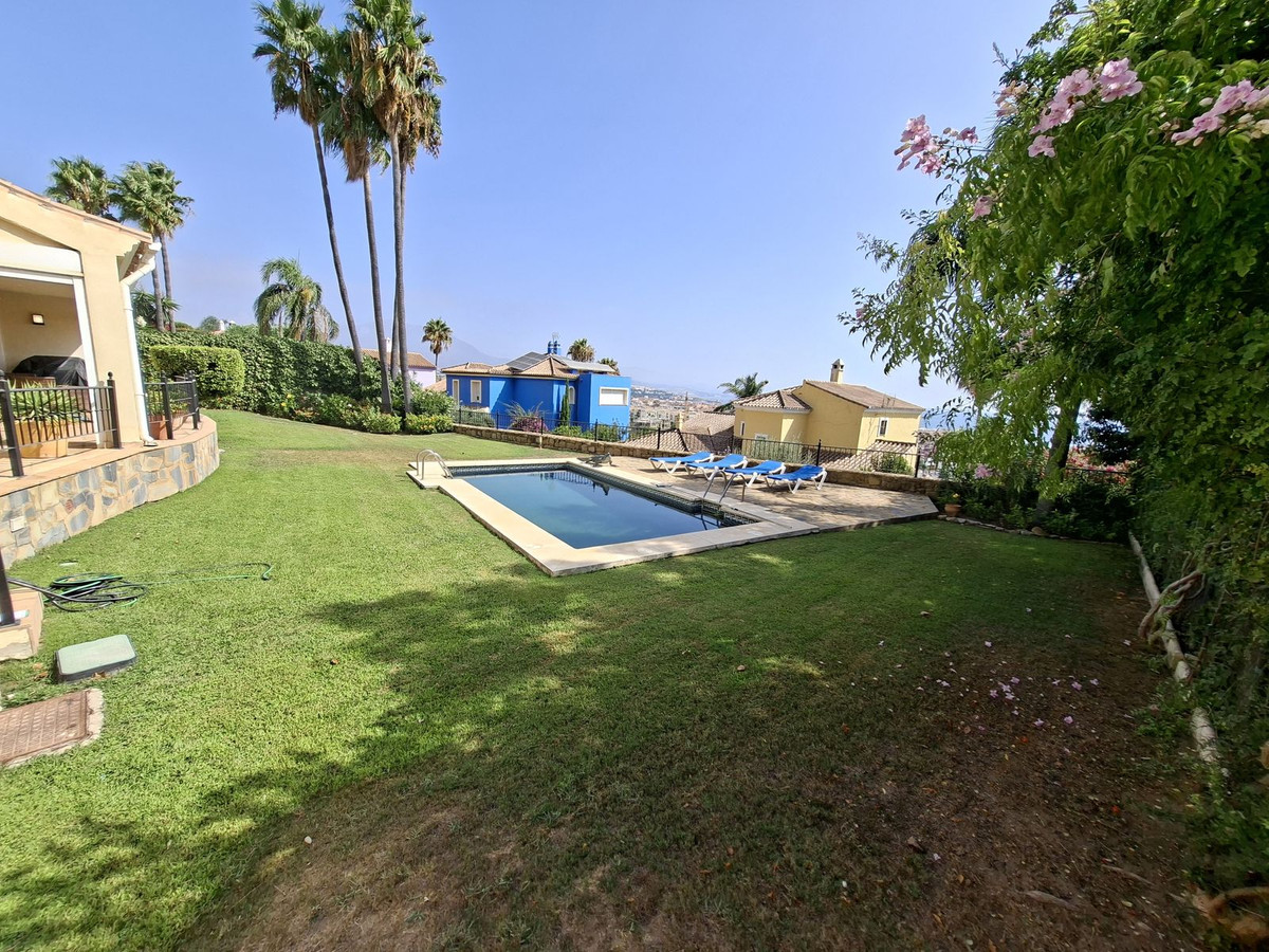 Huis te koop in La Duquesa | 4 slaapkamers H5477326