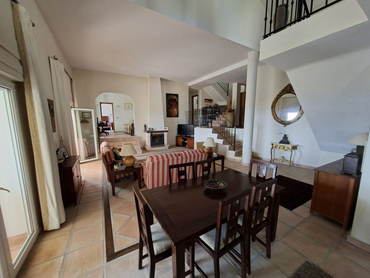 Huis te koop in La Duquesa | 4 slaapkamers H5477326
