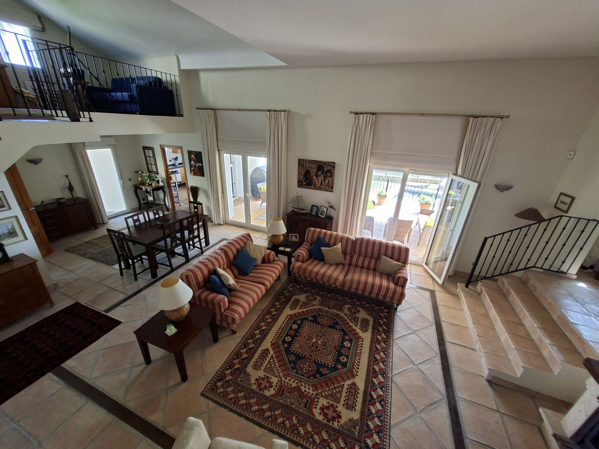 Huis te koop in La Duquesa | 4 slaapkamers H5477326