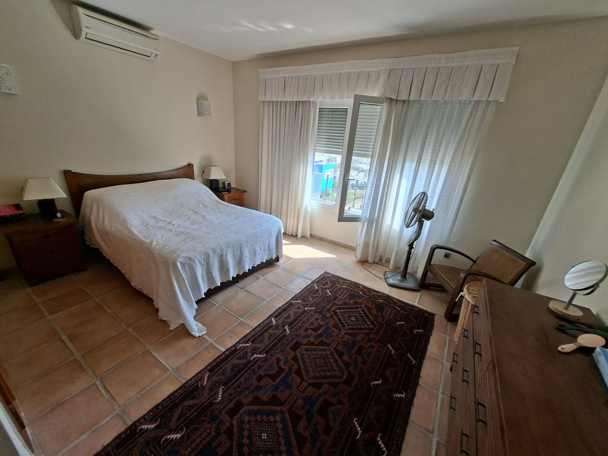 Huis te koop in La Duquesa | 4 slaapkamers H5477326