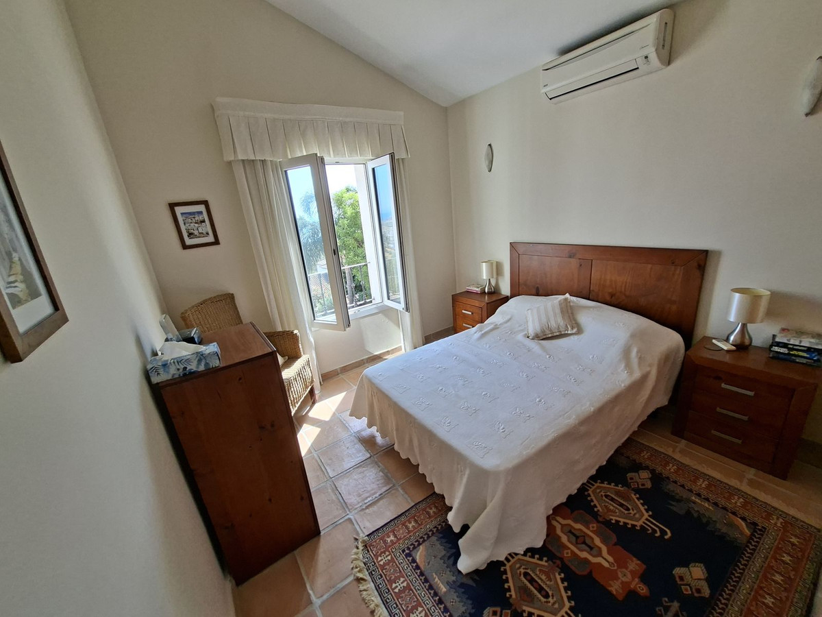 Huis te koop in La Duquesa | 4 slaapkamers H5477326
