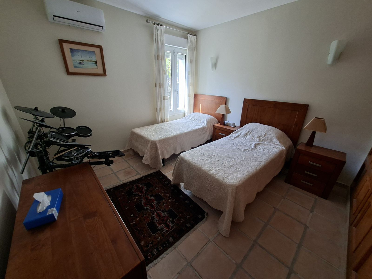 Huis te koop in La Duquesa | 4 slaapkamers H5477326