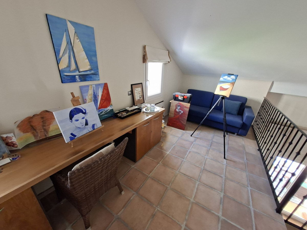 Huis te koop in La Duquesa | 4 slaapkamers H5477326