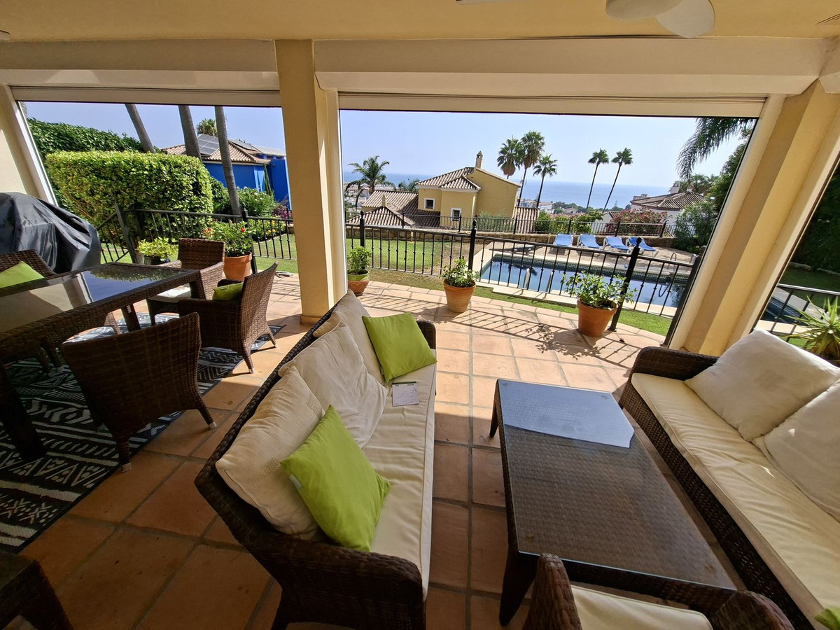 Huis te koop in La Duquesa | 4 slaapkamers H5477326