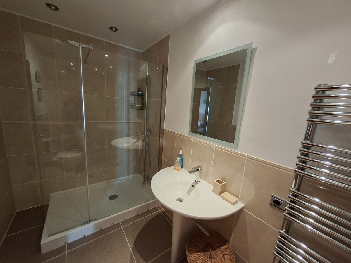 Huis te koop in La Duquesa | 4 slaapkamers H5477326