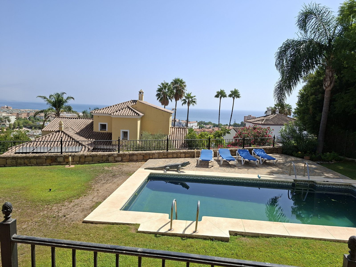 Huis te koop in La Duquesa | 4 slaapkamers H5477326
