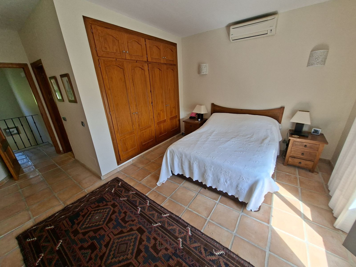 Huis te koop in La Duquesa | 4 slaapkamers H5477326