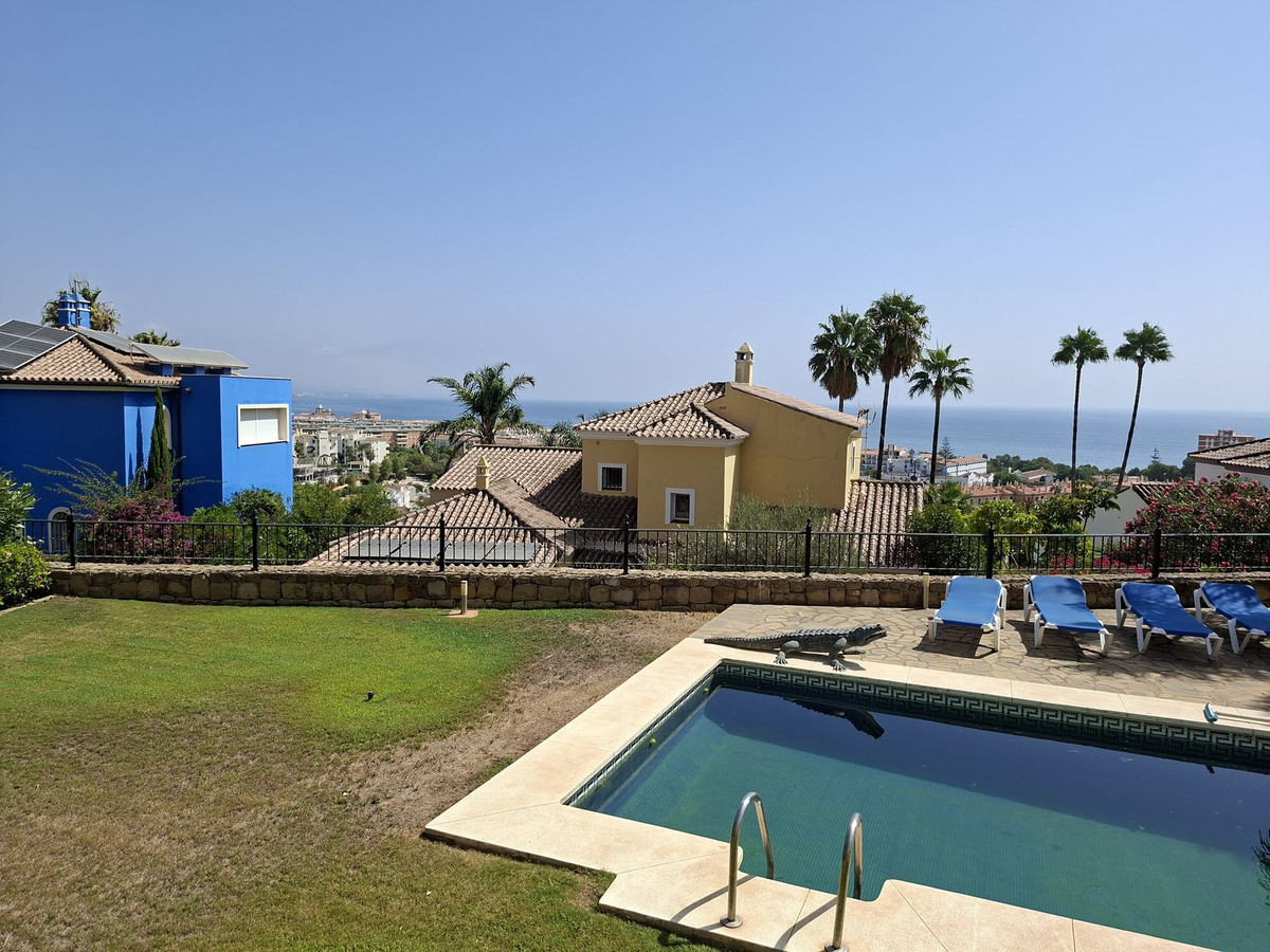 Huis te koop in La Duquesa | 4 slaapkamers H5477326