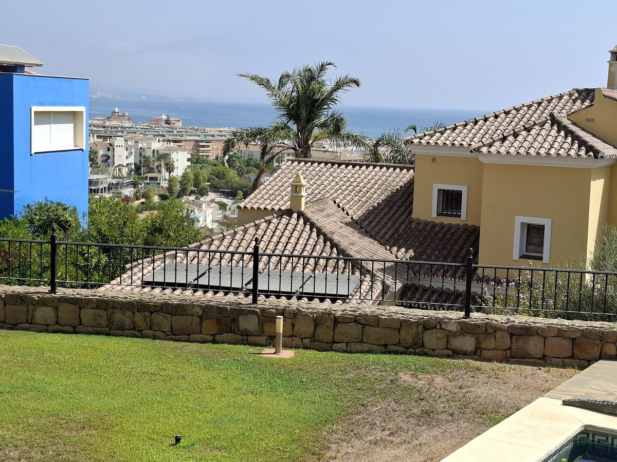Huis te koop in La Duquesa | 4 slaapkamers H5477326