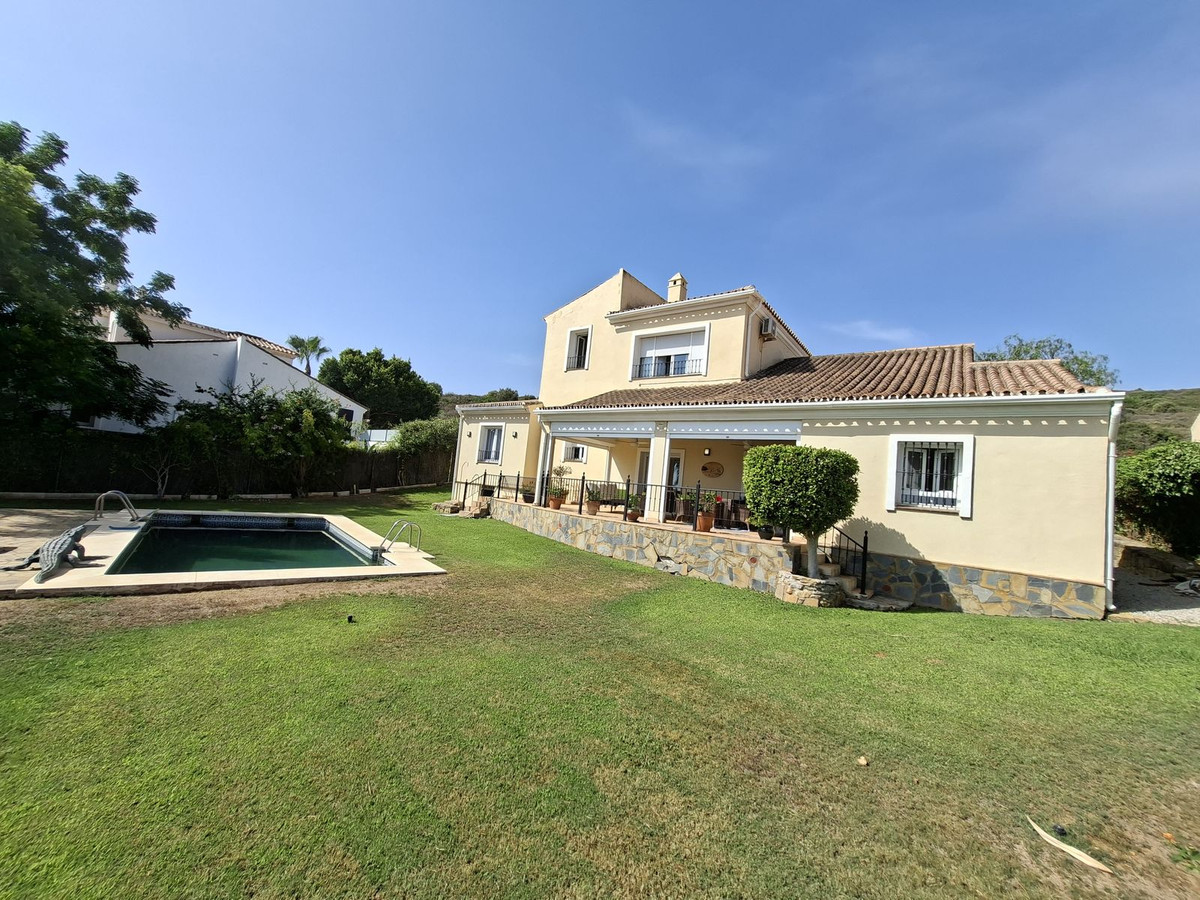 Huis te koop in La Duquesa | 4 slaapkamers H5477326