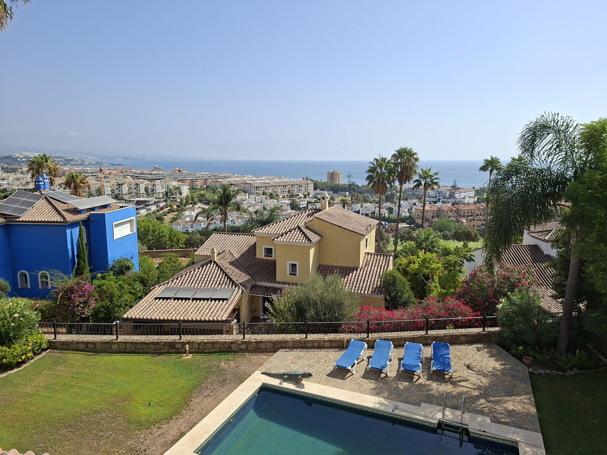 Huis te koop in La Duquesa | 4 slaapkamers H5477326