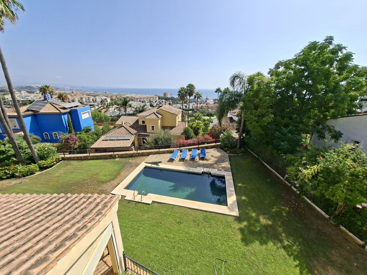 Huis te koop in La Duquesa | 4 slaapkamers H5477326