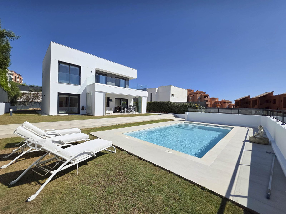 Huis te koop in La Duquesa | 3 slaapkamers H5496577