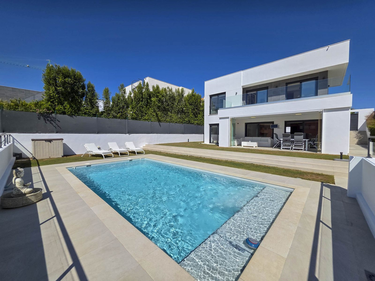 Huis te koop in La Duquesa | 3 slaapkamers H5496577