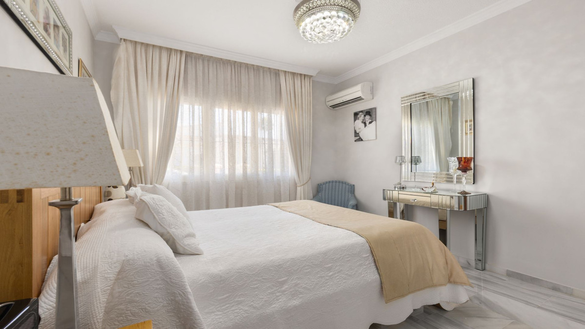 Huis te koop in La Duquesa | 4 slaapkamers H5511793