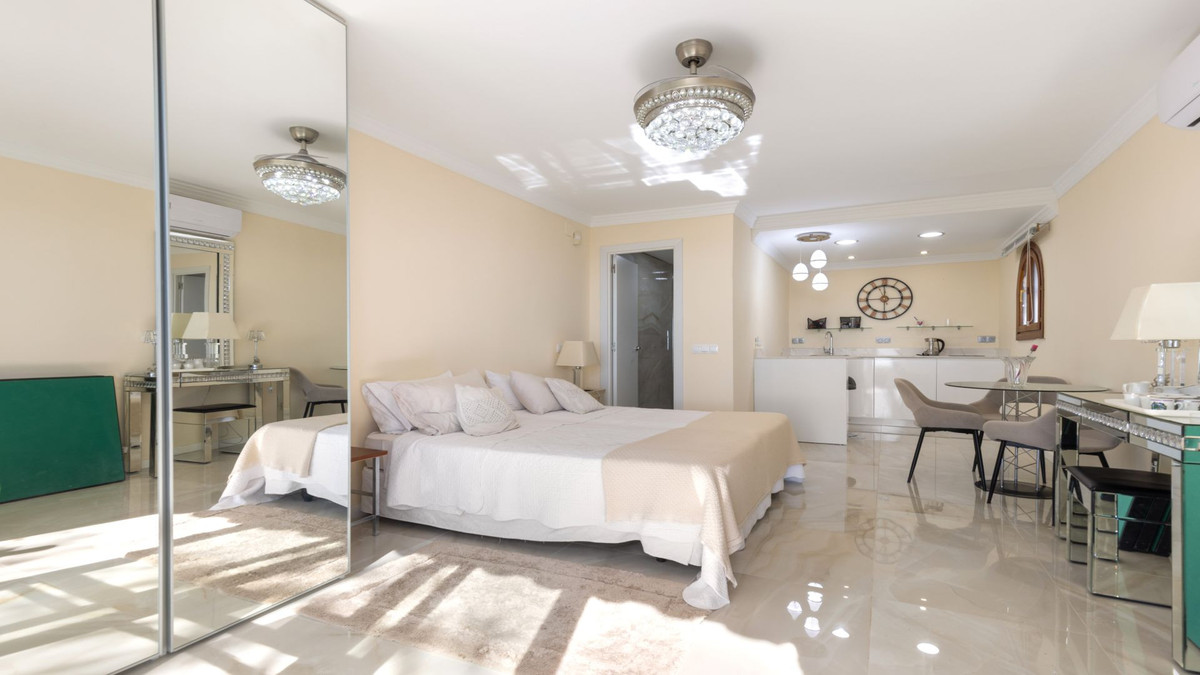 Huis te koop in La Duquesa | 4 slaapkamers H5511793