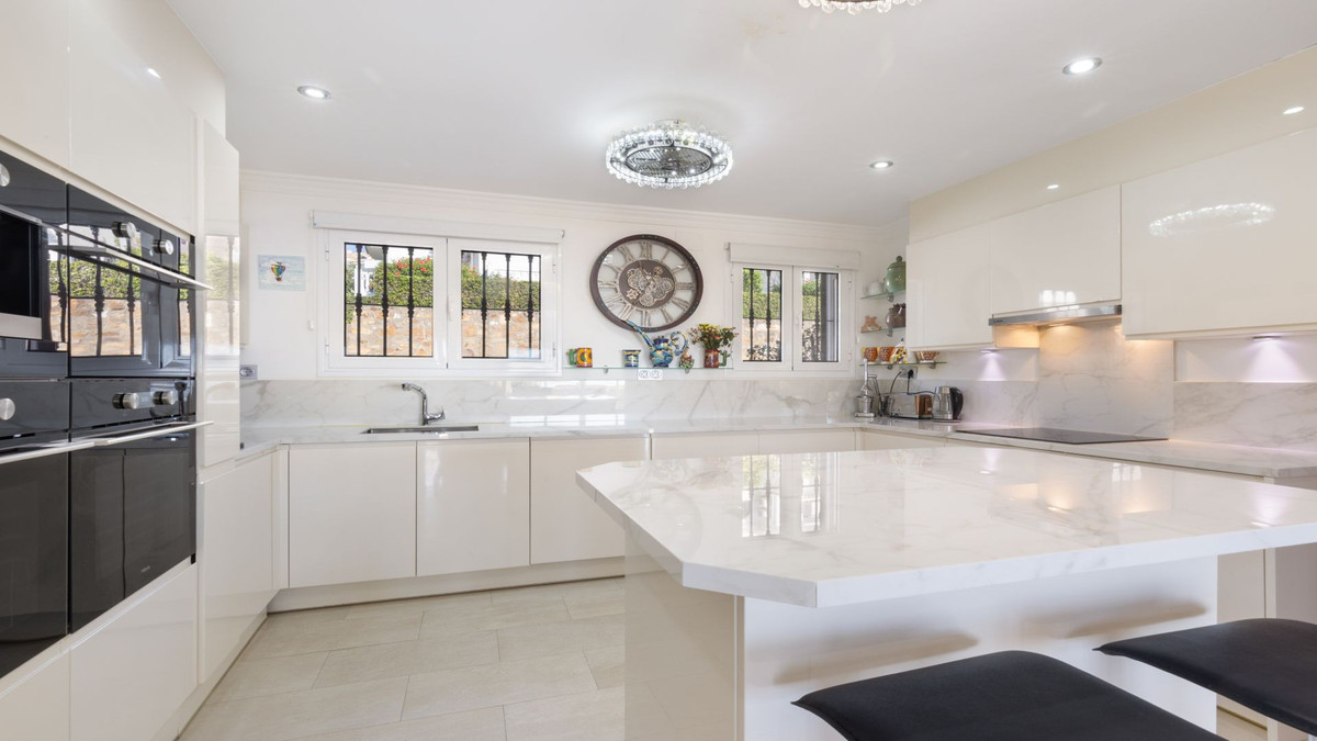Huis te koop in La Duquesa | 4 slaapkamers H5511793