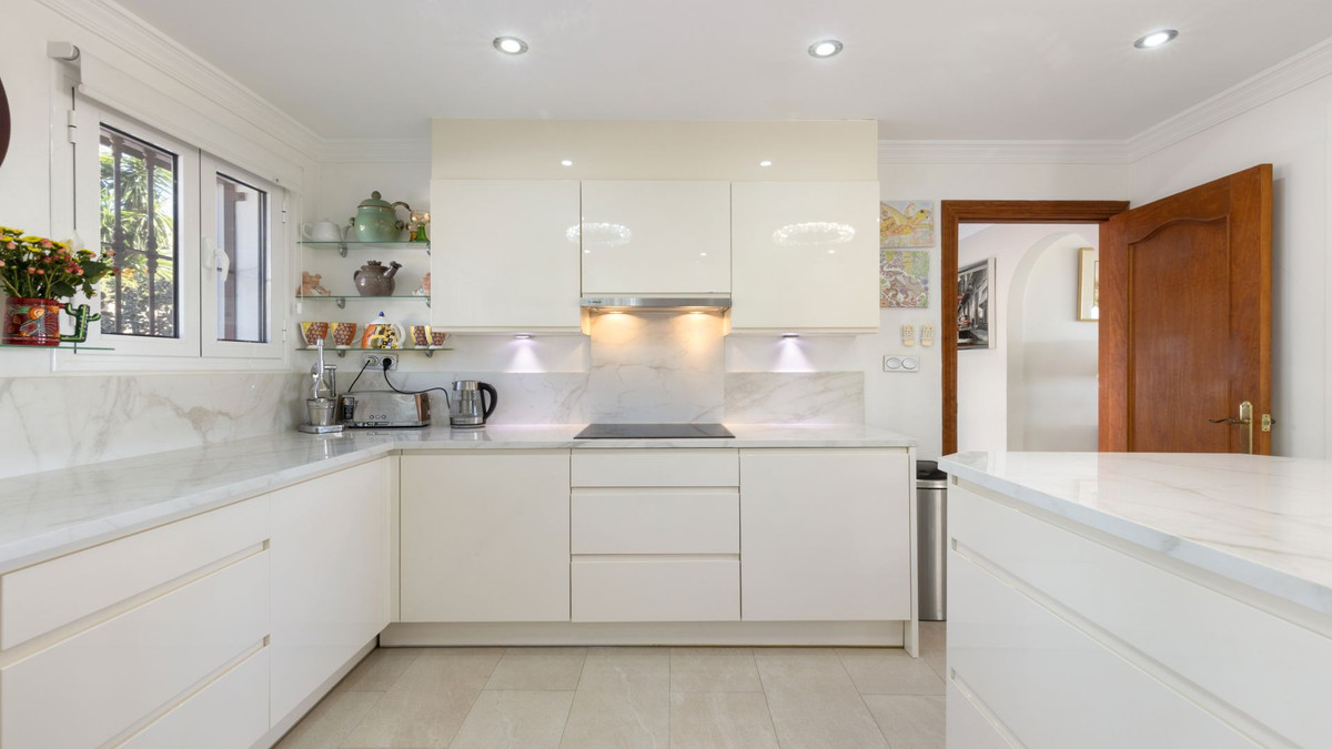 Huis te koop in La Duquesa | 4 slaapkamers H5511793