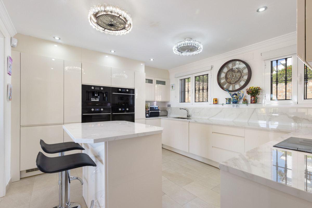 Huis te koop in La Duquesa | 4 slaapkamers H5511793