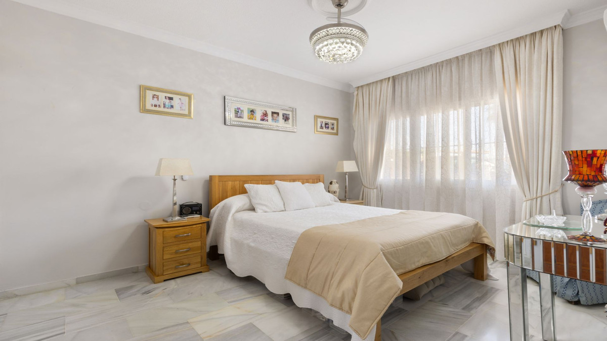 Huis te koop in La Duquesa | 4 slaapkamers H5511793