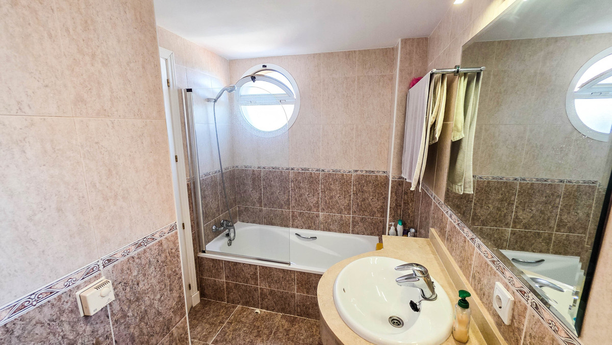 Huis te koop in La Duquesa | 4 slaapkamers H5517058