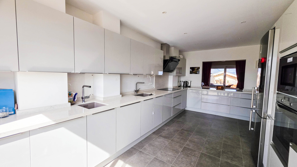Huis te koop in La Duquesa | 4 slaapkamers H5517058